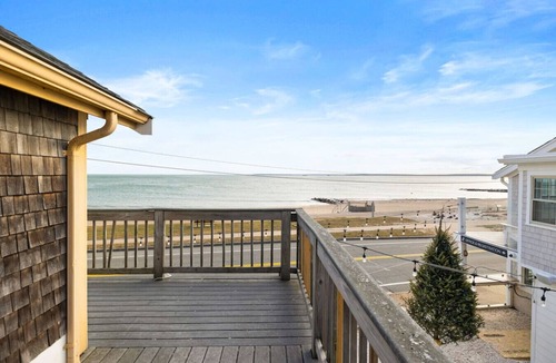 Falmouth Heights Condo | Partial Ocean View Studio w/Kitchenette & Shared Deck (105)