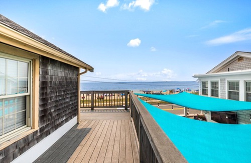 Falmouth Heights Condo | Partial Ocean View Studio w/Kitchenette & Shared Deck (105)