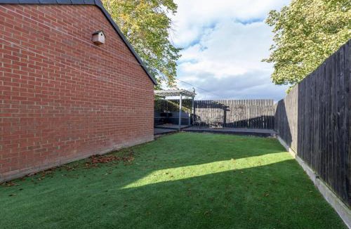 Crook House | Pass the Keys Modern Office Driveway Near Crok Durham