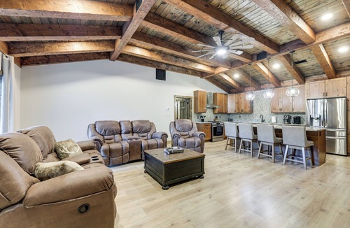 Carlisle House | Patio & Views: Country Getaway in Bluegrass Region