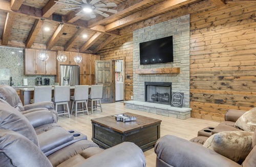 Carlisle House | Patio & Views: Country Getaway in Bluegrass Region