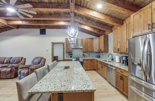 Carlisle House | Patio & Views: Country Getaway in Bluegrass Region