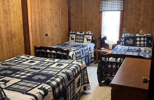 Eckerty Cabin | Patoka Lake Adjoining Cabin #7A at Patoka 4 Seasons Resort