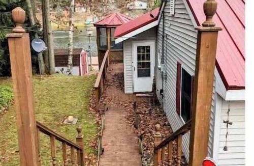 Harrison Cottage | Payne's Lakeside Cottage with Private Beach