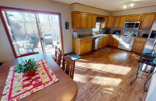 Logan Cabin | Peace at Pine Run in Hocking Hills: 13 Acres, Hot Tub, & Disc Golf!