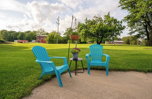 Bloomington House | Peaceful 1-Bedroom Retreat in Town