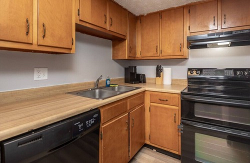 West Carrollton Apartment | Peaceful 2-Bedroom Near Dayton