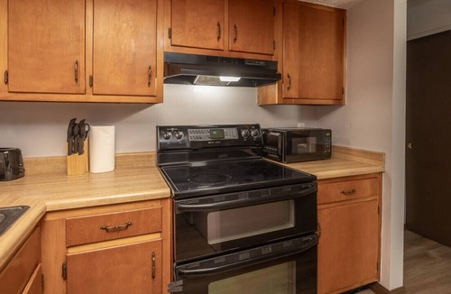 West Carrollton Apartment | Peaceful 2-Bedroom Near Dayton