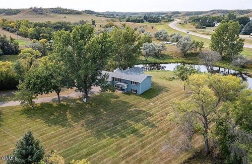 Mandan House | Peaceful 4 Bedroom Getaway Mins. from Huff Hills, The Post & Ft. Lincoln Park.