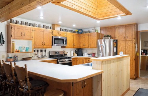 Brainerd House | Peaceful 5-Bedroom Family Retreat - Main House & Cabin on Camp Lake