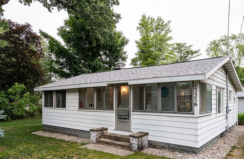 Spring Lake House | Peaceful Bungalow w/ Spring Lake Beach Access at the end of the road!!