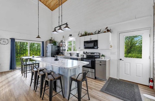 Oconto House | Peaceful Cobalt Cottage on the Bay in Oconto