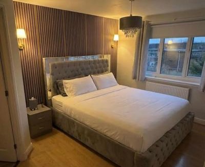 Dalmuir Apartment | Peaceful Cozy Apartment, NO PARTY, Free Breakfast, No Pets