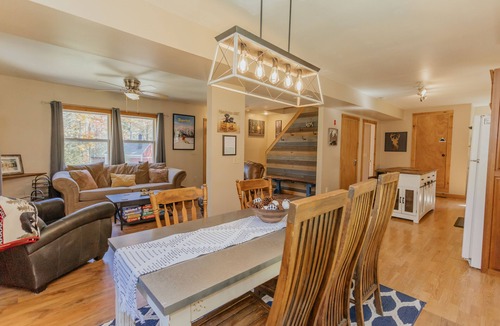 East Central Franklin Cabin | Peaceful, Cozy Cabin Getaway - 4 Season Cabin