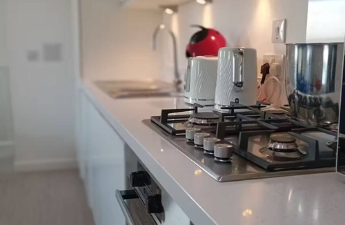Bishopton Apartment | Peaceful Home at Bishopton Station