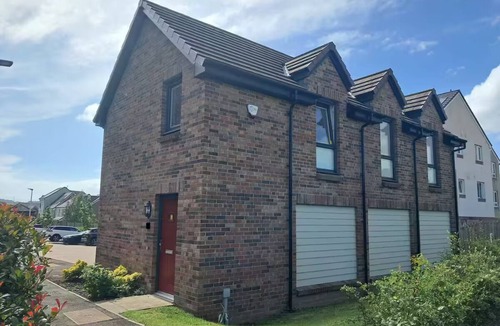 Bishopton Apartment | Peaceful Home at Bishopton Station