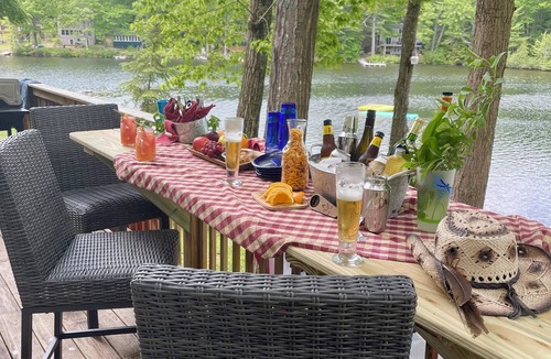 Raymond House | Peaceful Lake Front Home. Wonderful family memories. Pets stay free.