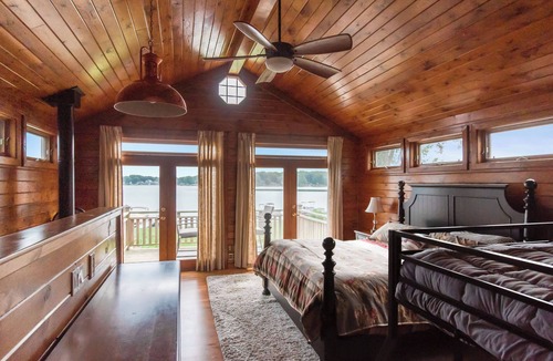 Bristol House | Peaceful Lakehouse Crystal Clear Water Views Family Fun