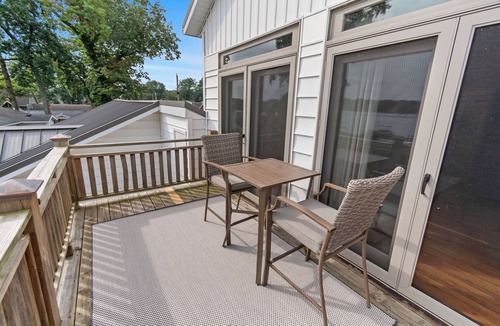 Bristol House | Peaceful Lakehouse Crystal Clear Water Views Family Fun
