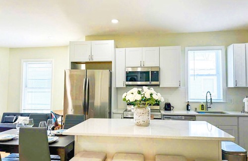 Everett Apartment | Peaceful, modern 3BR Home Near Encore Casino, 12min to Boston
