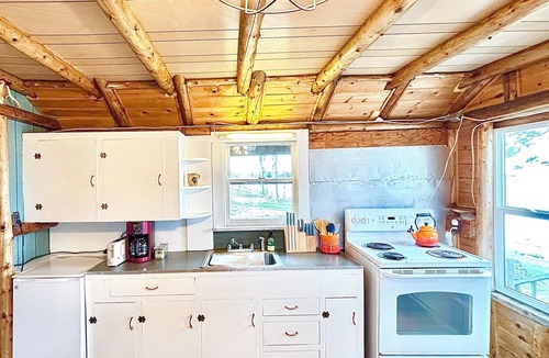 Brooklin Cottage | Peaceful Oceanfront 1-bedroom Cottage in Brooklin Stunning Sunsets
