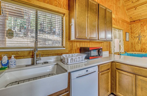 Cloudcroft Cabin | Peaceful & Private Cloudcroft Cabin with Deck!