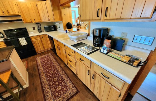 Brimson Cabin | Peaceful & Private Log Cabin Lake House