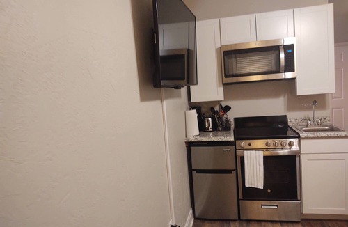 Amarillo Apartment | Peaceful Studio for Couples or Business Travel Queen bed, Roku TV, good Wi-Fi.