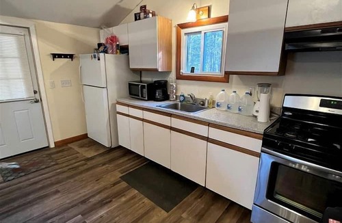 South Casco Cottage | Peaceful Waterfront Cottage on Crooked River near Portland and Sebago Lake, Maine