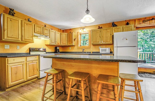 Wautoma Cabin | Peaceful Wautoma Retreat w/Deck on 10 Acres!