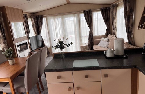 Whitley Bay House | Peaceful Whitley Bay Getaway with Shared Indoor Pool