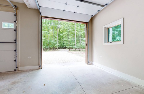 Empire House | Peaceful Wooded Home with WIFI, W/D, Gas Grill & Fire pit