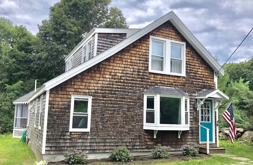 Peaks Island Cottage | Peaks Island Peak-A-Blue Cottage sleeps 8