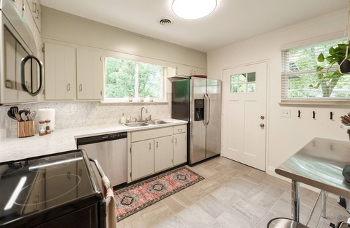 Inglewood House | *Pecan Belle* Vintage Cottage, Fire Pit, Creek