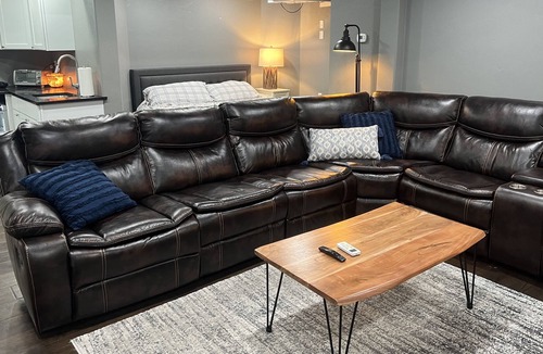 Negaunee Apartment | Peck Street’s Modern Oasis & Jacuzzi!