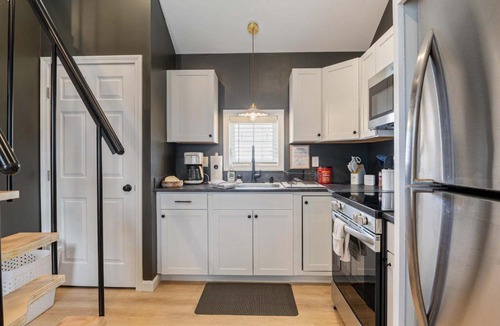 Hampton House | Pelican Cliff Cottage - Tiny Home at Hampton Beach