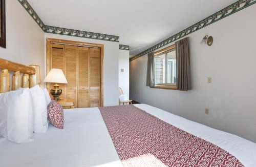 Breezy Point Hotel | Pelican Lakes Motel
