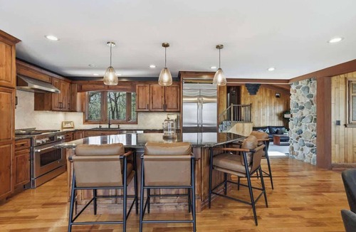 Rosemount House | Peninsula Lake Villa-Pool, HotTub, Sauna, 15 toMOA
