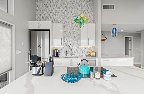 Salisbury Condo | Penthouse Oceanview & Yoga Retreat