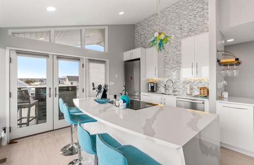 Salisbury Condo | Penthouse Oceanview & Yoga Retreat