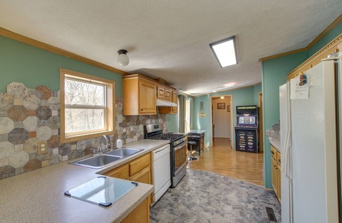 Lyndon Station House | People & Paws Home w/Fenced Yard by the Dells!
