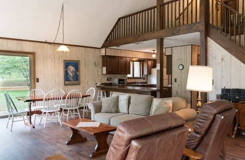 Branch Cabin | Pere Marquette River Fishing Cabin 2
