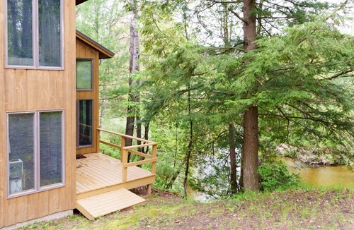 Branch Cabin | Pere Marquette River Fishing Cabin 4