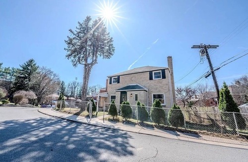 Marshall-Shadeland House | Perfect 2-bedroom house with AC in lovely Pittsburgh five min from N. Shore Dr.