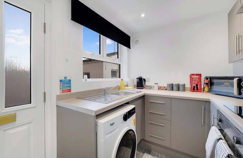 Stanley House | Perfect 4BR for Large Groups Sleeps 7 in Stanley