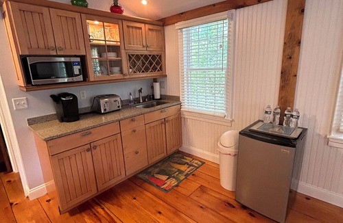 North Chatham Apartment | Perfect couples escape. Close to beaches, great biking & walking & pet friendly.