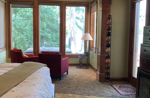 Wautoma House | Perfect for all seasons! Great for Families & Groups! Crystal Clear Lake!