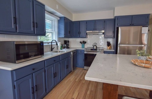 South Chatham House | Perfect for Group w/Kids & Dogs w/Hot Tub