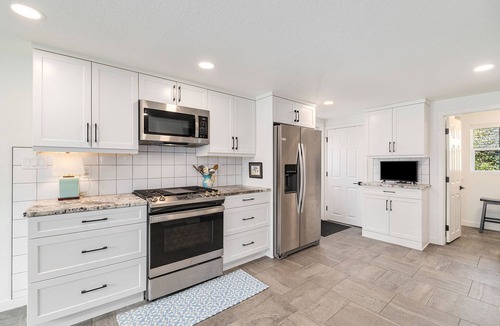 Castle Rock House | Perfect Location! 3 blocks to vibrant Downtown. Steps to bike and hiking trails!