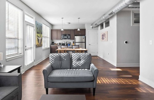 Mile Square Apartment | Perfect Location! Cozy Corner Condo + Free Parking